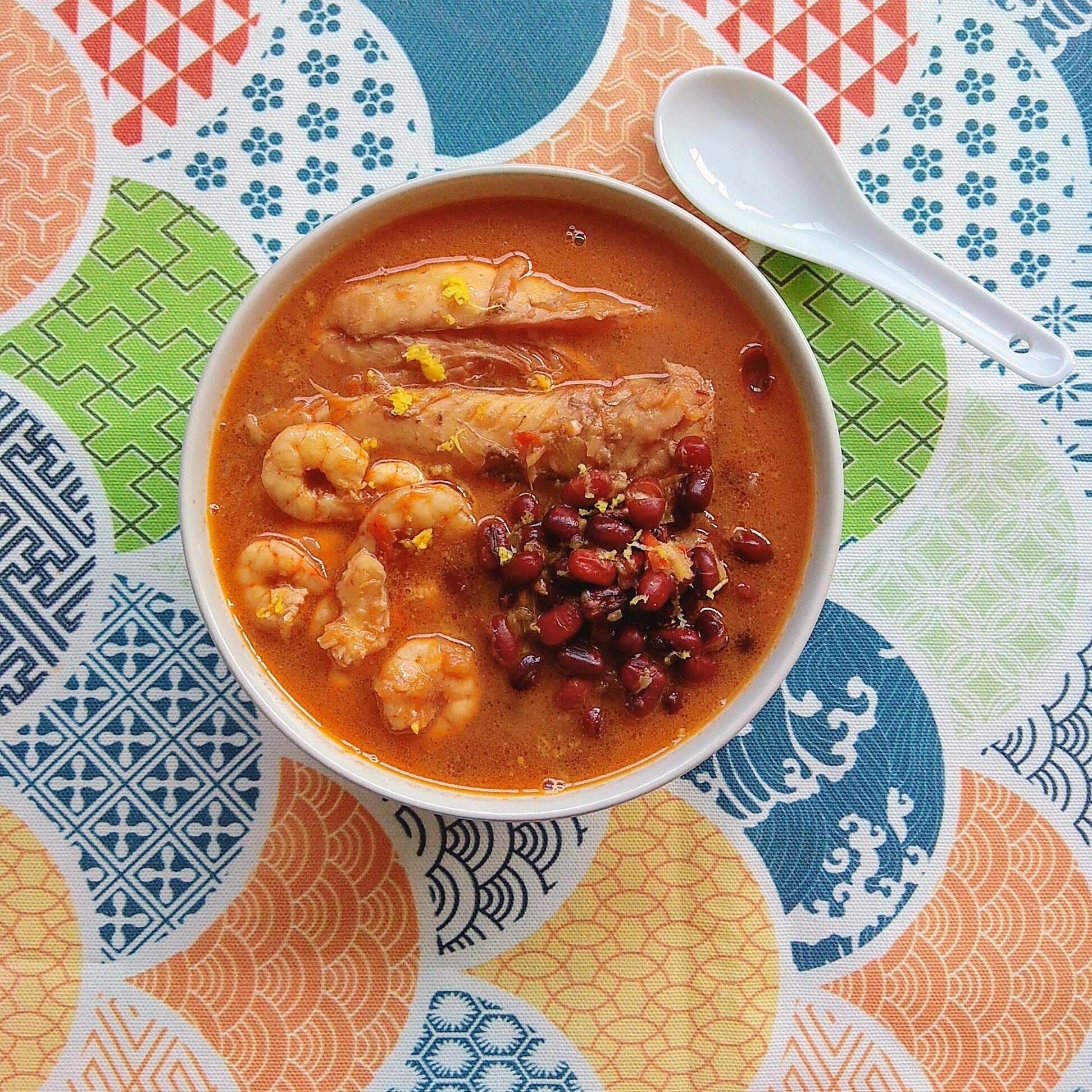 Receta fácil de Guiso de judías azuki con pescado. Descúbrela en: www.cocinandoconlola.com